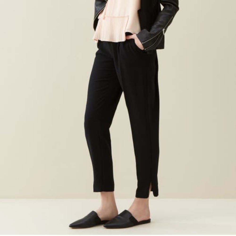 TROUVE- black pleated cropped trousers